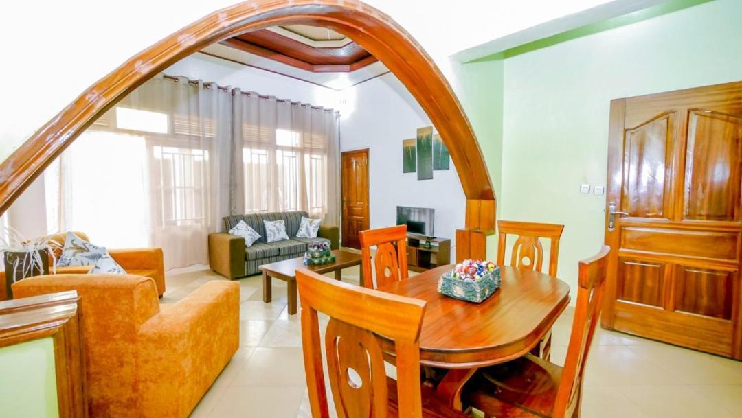 Da Vinci House Bed & Breakfast Кигали Екстериор снимка